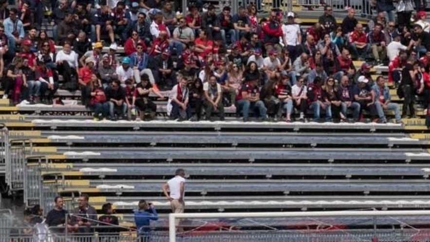 Non rispetta lo sciopero del tifo e viene pestato
