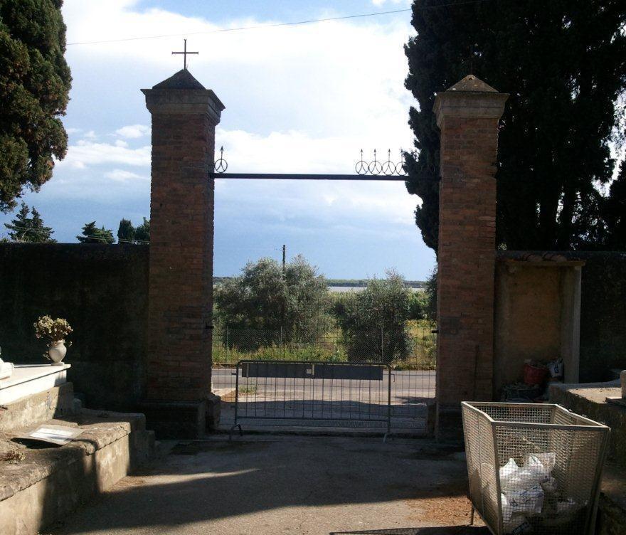 Sos cimitero Velasco (M5s) «Spazi ridotti  al minimo»  
