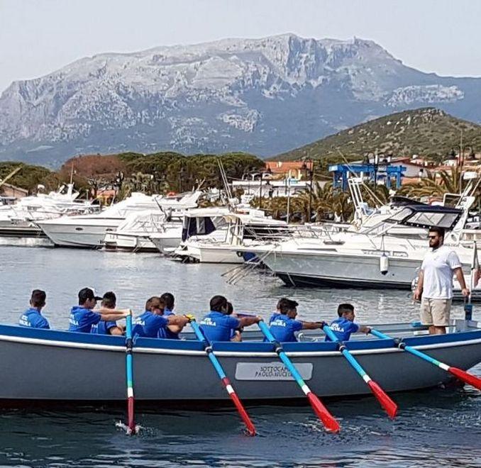 La Caletta, grande successo per la remata delle due torri