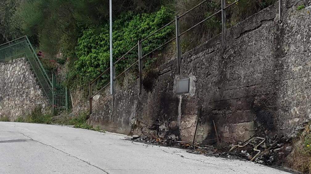 Due settimane senza cassonetti a La Culla, i residenti insorgono