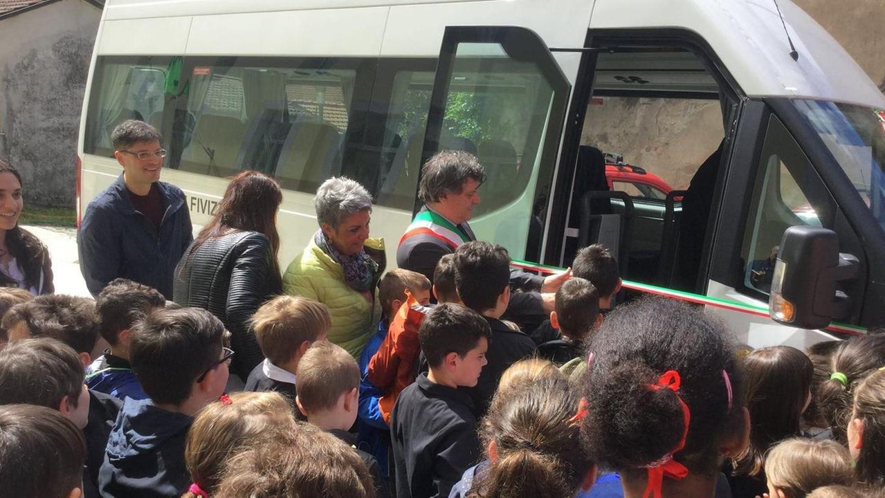 Inaugurato nuovo scuolabus per gli alunni di Monzone