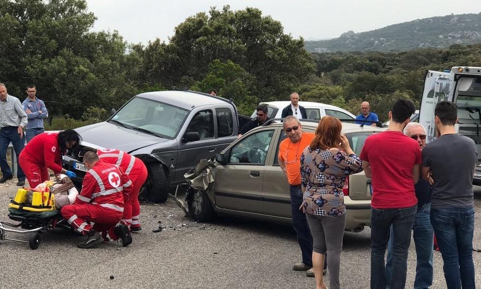 Scontro Panda-pickup al bivio di Telti