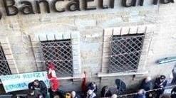 Esuberi nella nuova Etruria Cgil: «La sede resti ad Arezzo»