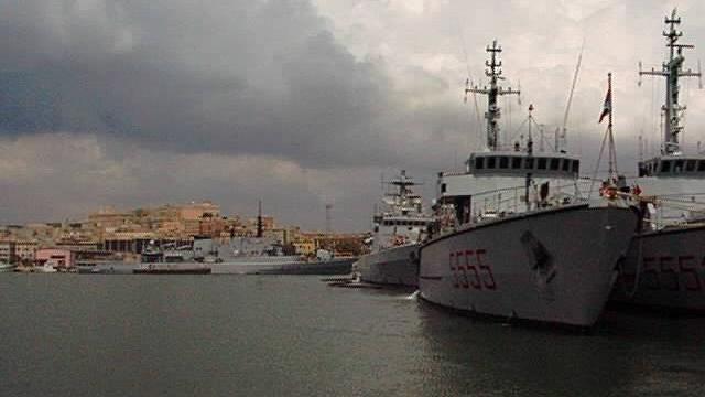 Cagliari, tre ordigni di guerra nelle acque del Golfo degli Angeli
