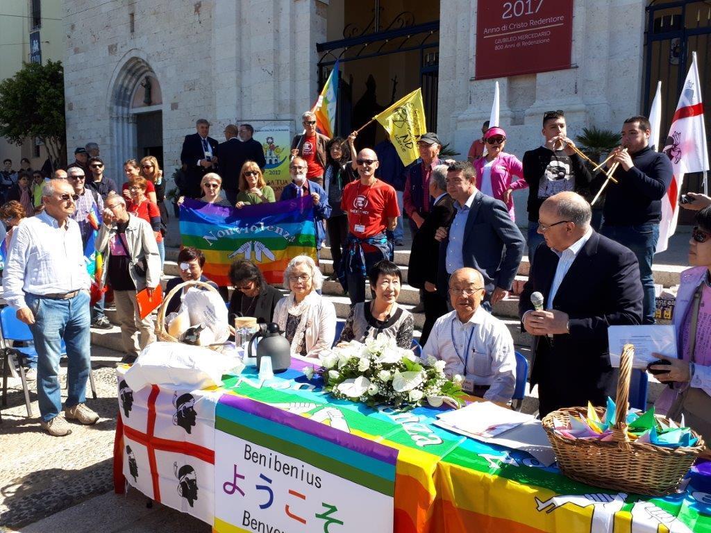 Gli hibakuska nel sagrato di Bonaria a Cagliari (foto Mario Rosas)