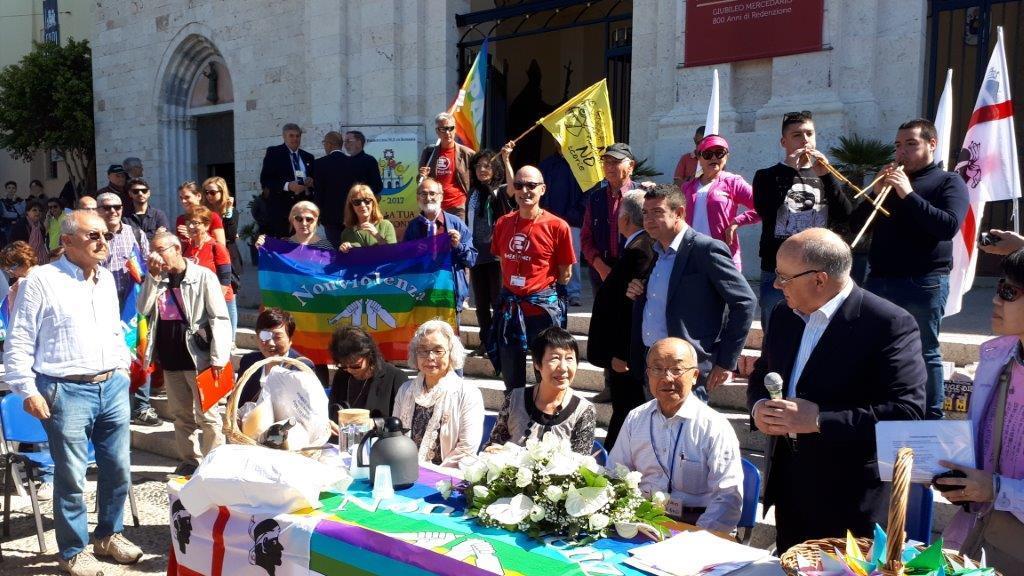 Gli hibakuska nel sagrato di Bonaria a Cagliari (foto Mario Rosas)