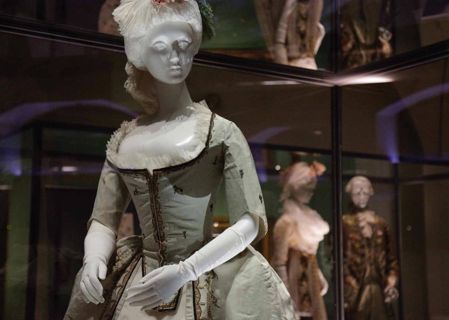 L’eleganza del 700 al Museo del Tessuto 