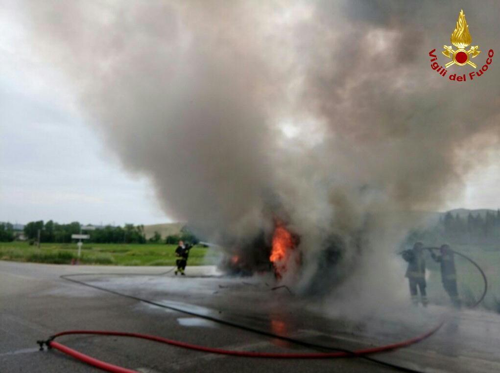 «Sono situazioni fisiologiche»  Ctt sul caso del bus in fiamme
