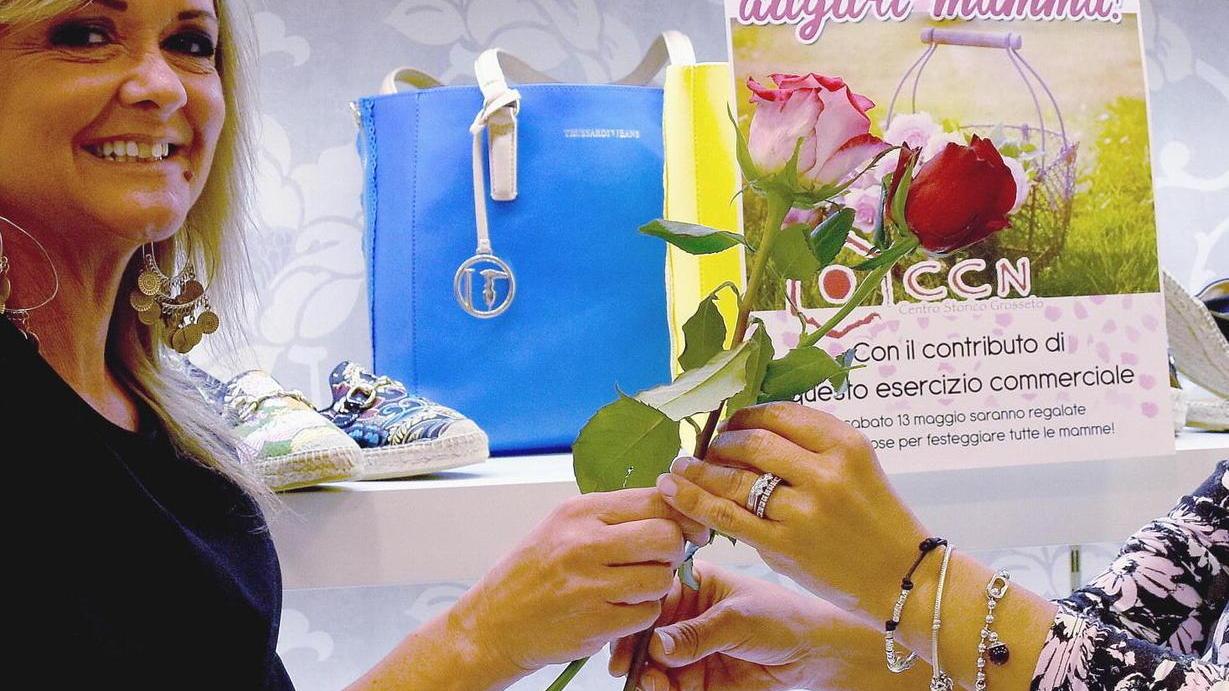 Rose omaggio e bambini al museo