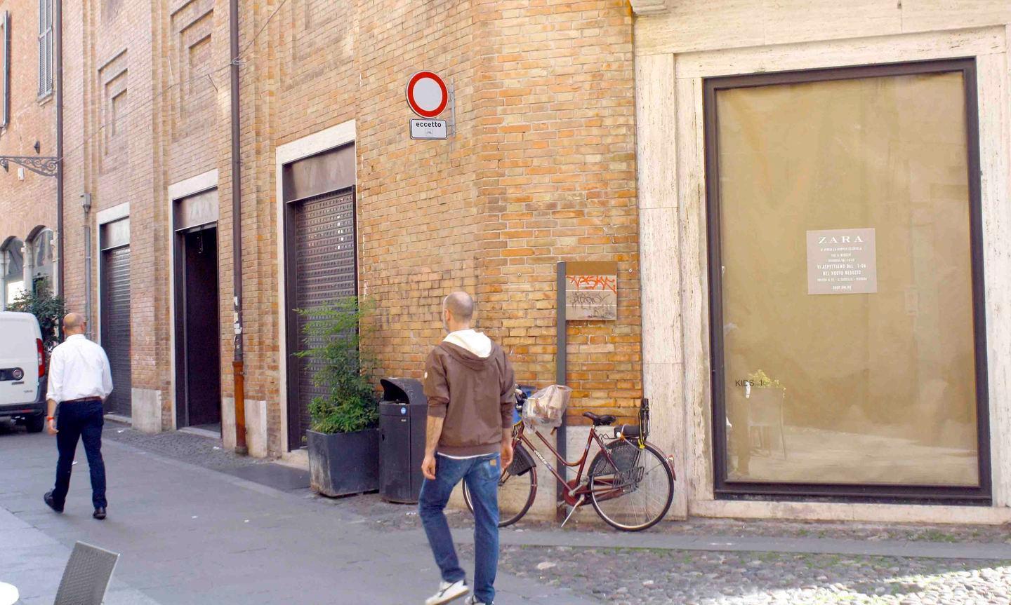 Zara chiude il negozio di via Mazzini