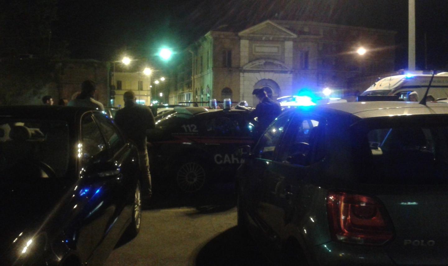 Botte e bottigliate, una maxi rissa in piazza Travaglio 