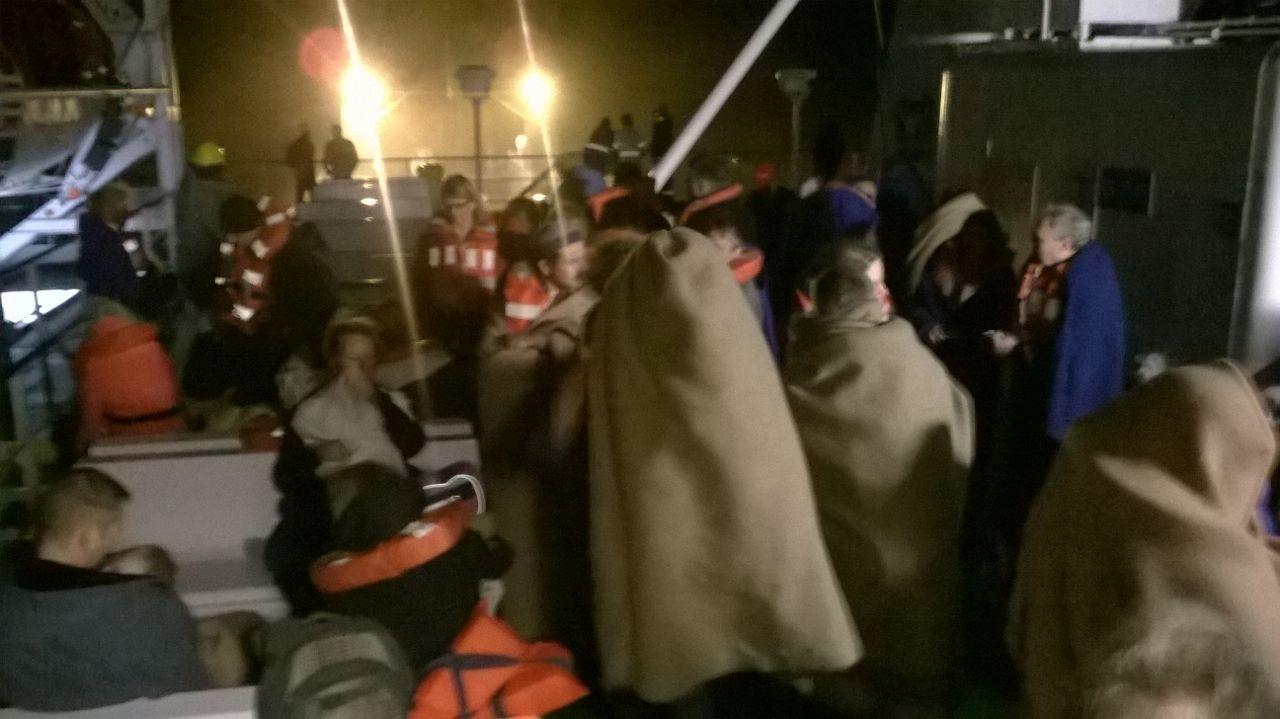 I passeggeri del cargo Moby soccorsi dai vigili del fuoco