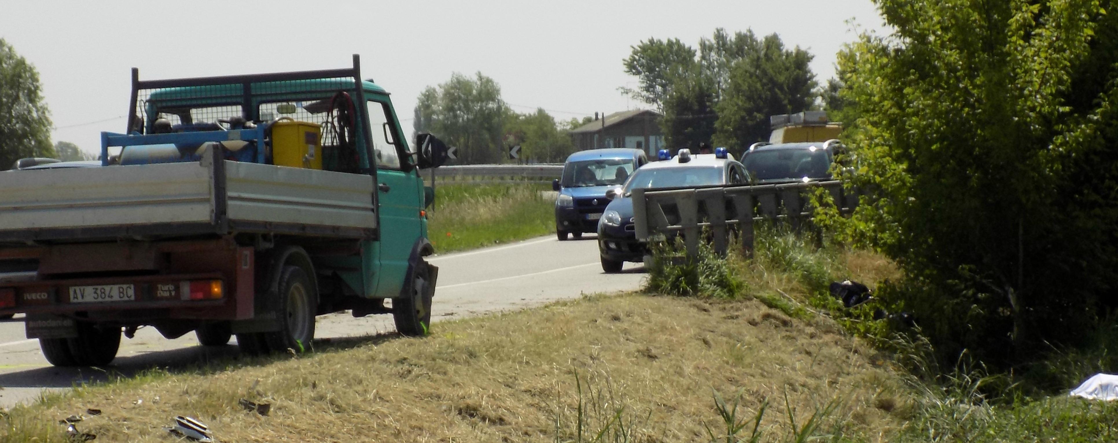 Ferrara, muore in moto nello scontro con un furgone