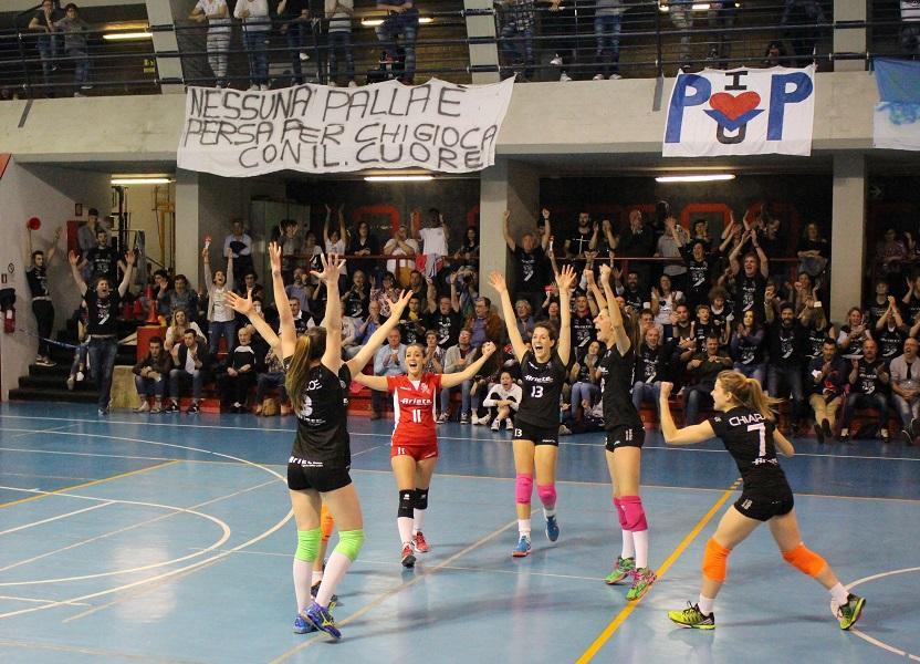 Le ragazze dell'Ariete fanno festa per la vittoria
