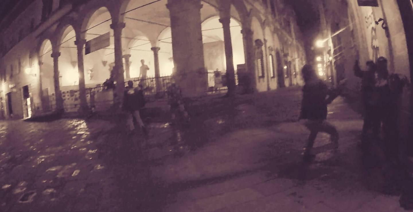 Pugni e calci, San Michele come il Bronx - Video