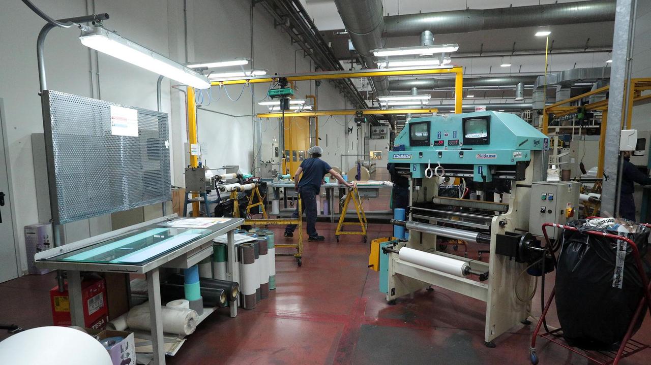 L'interno della Irplast (foto Agenzia Sestini)