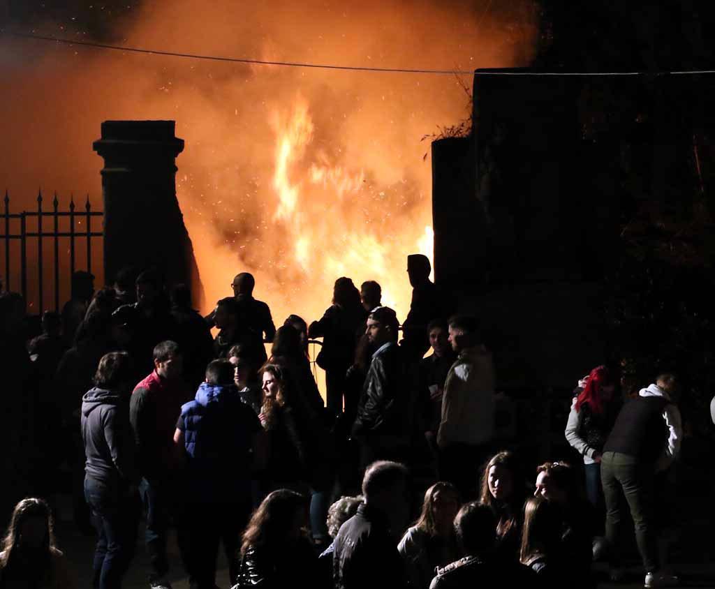 Pariana  illuminata dalla fiamma di Calendo