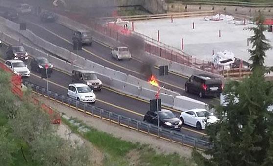la moto in fiamme: foto da Sei di Calenzano se
