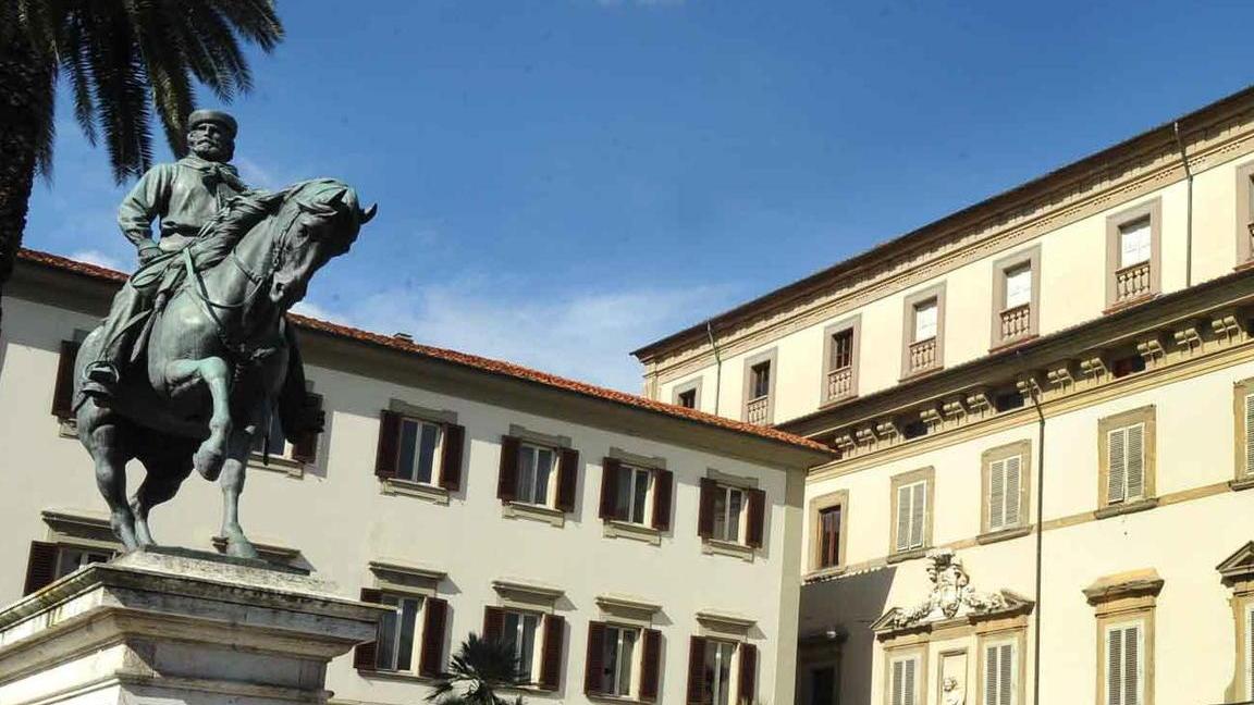 Via ai lavori in piazza Garibaldi a Pistoia