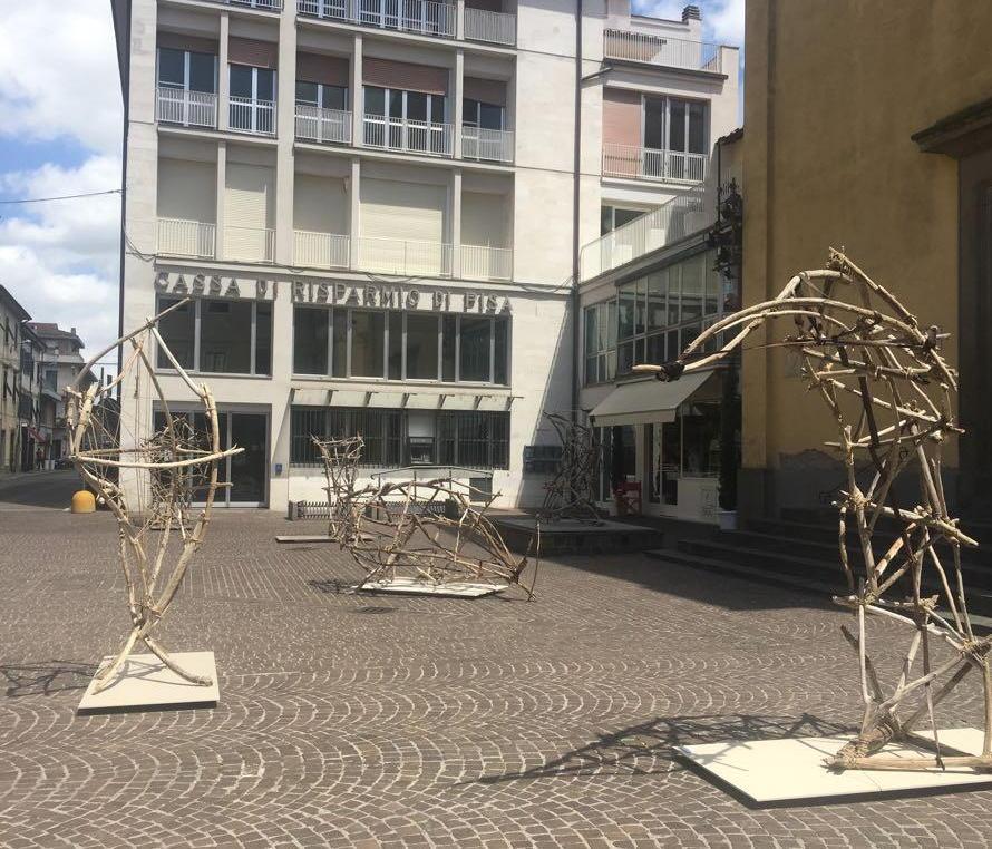 Mostra davanti a Palazzo Pretorio