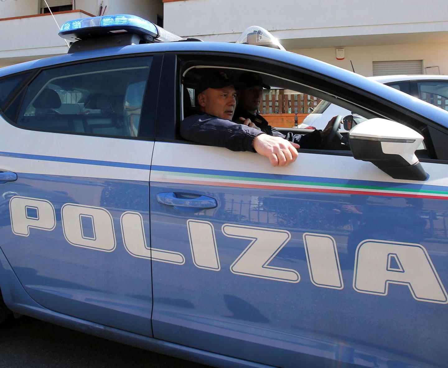 Picchia la mamma per i soldi 