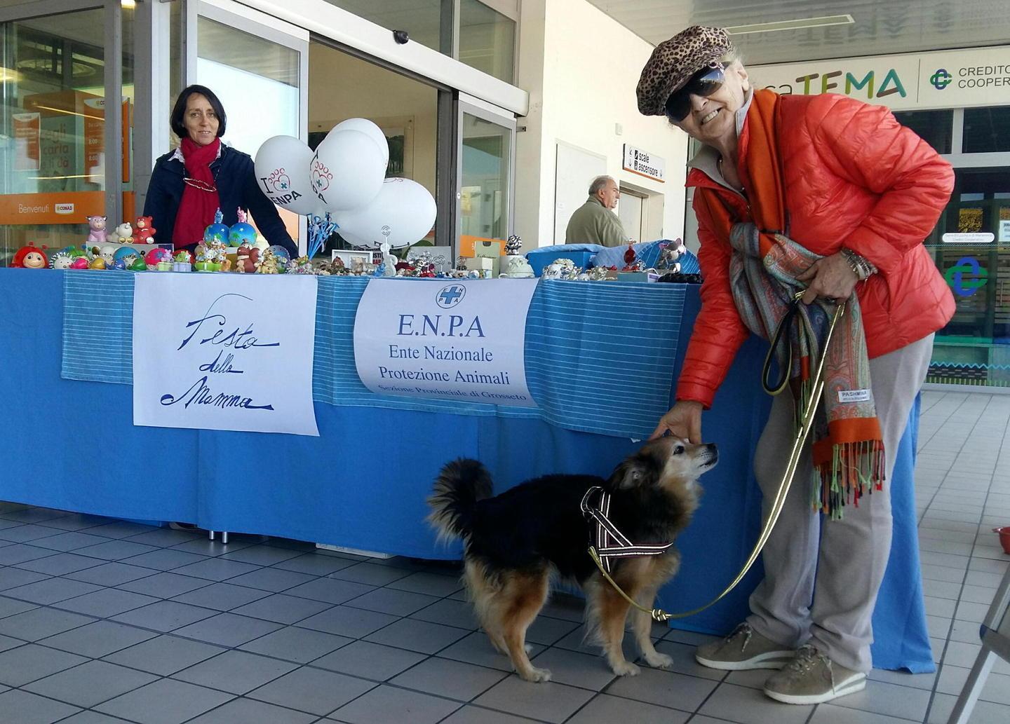 Un’idea regalo al banco dell’Enpa