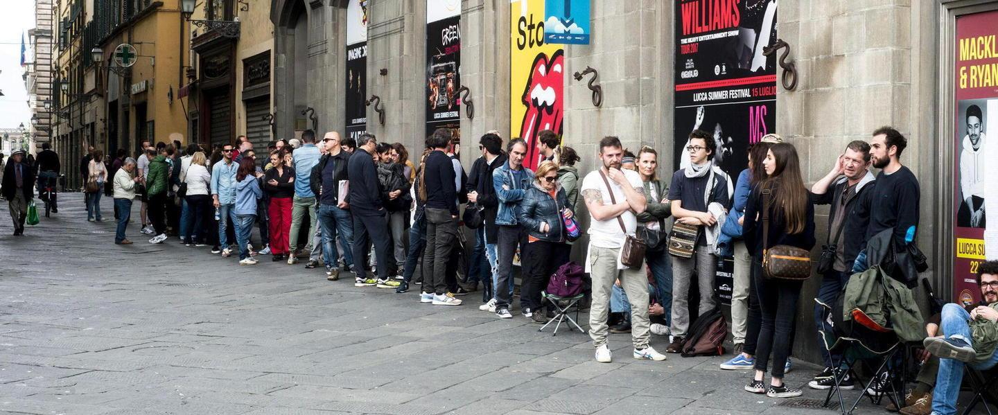 Biglietti sold out lucchesi in coda anche per 8 ore 