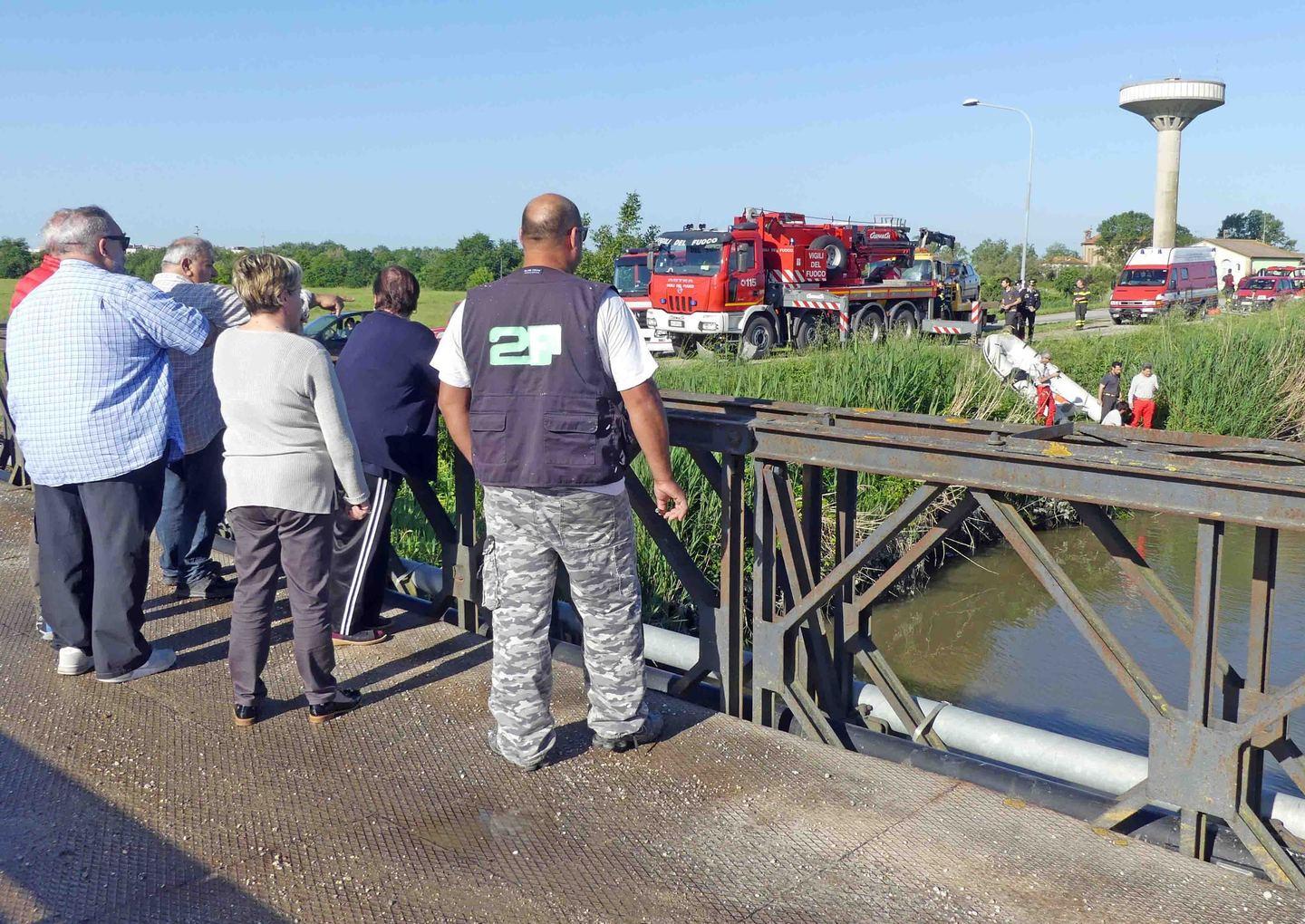 Paura per l’auto nel canale Ma il conducente è a letto 