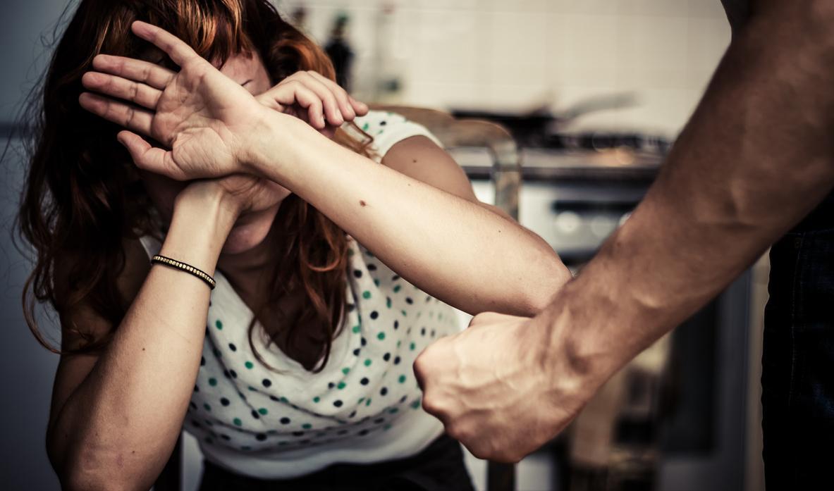 Denunciato dopo vent’anni di violenze 