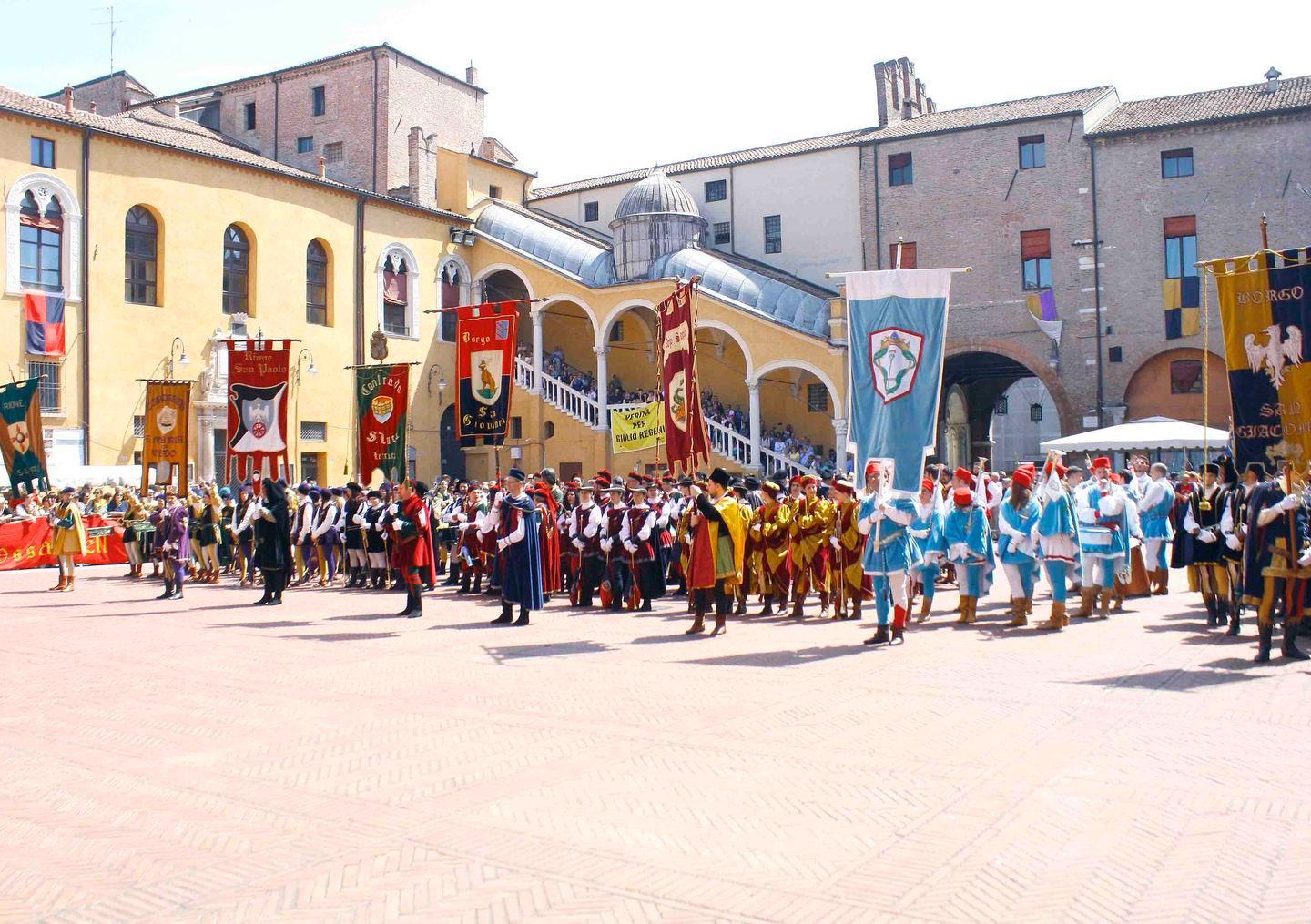 Palio di Ferrara, San Luca diventa la contrada regina nelle bandiere