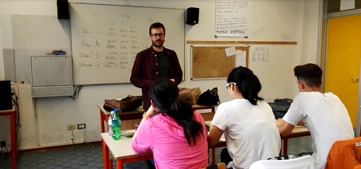 Il professor Contento nella classe 2 GAFM del Dagomari