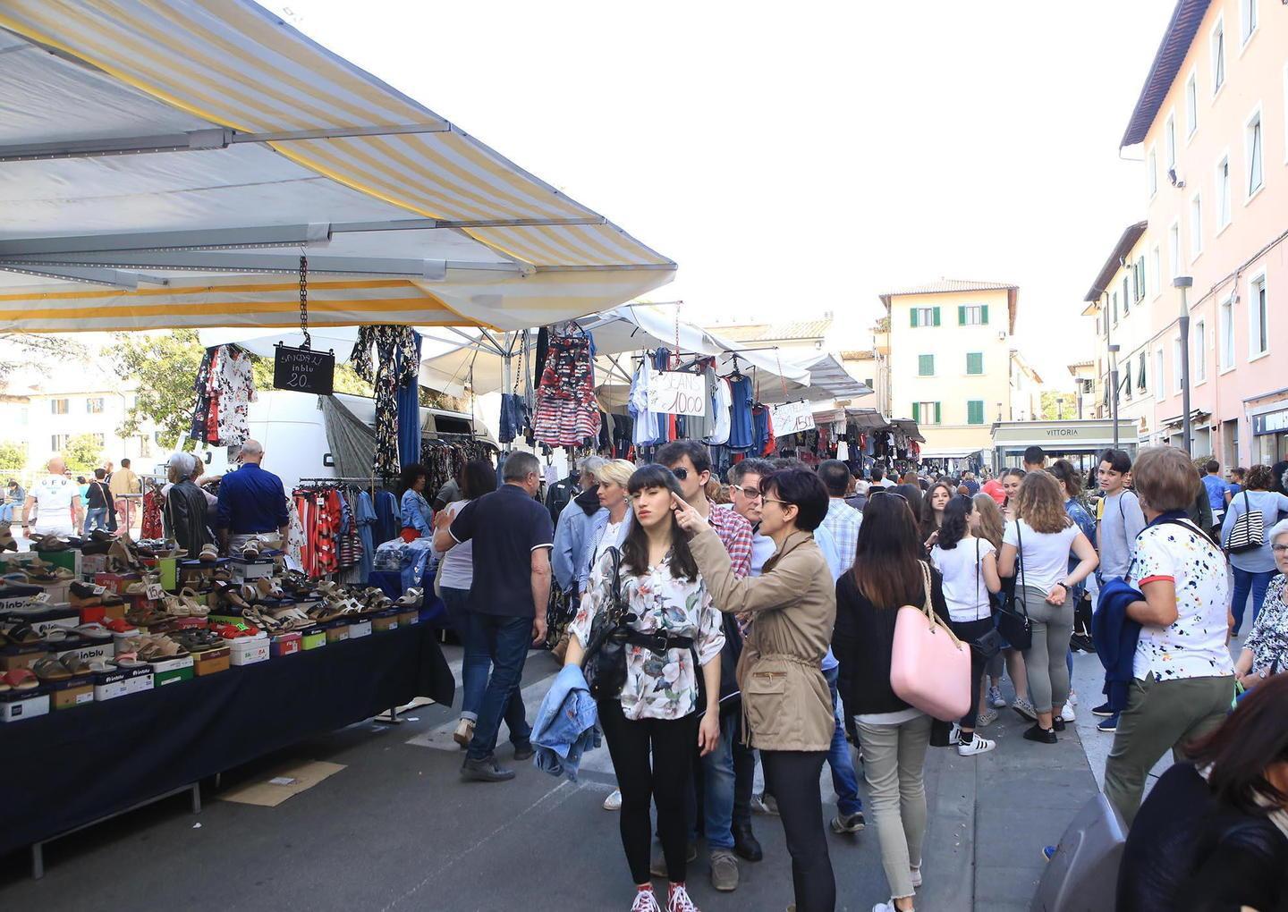 Centro stracolmo con i due mercati 