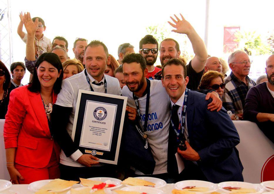 Quaranta ore ininterrotte di arrostita: Sassari nel Guinnes dei primati 