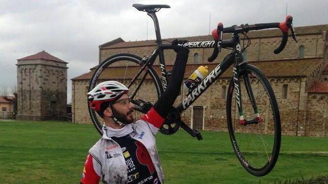 Infermiere morto, il giallo della bici rimossa