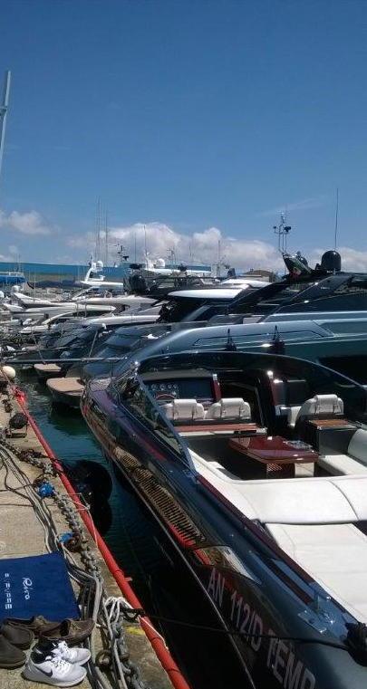 Città assente e poca Versilia