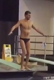 Greg, un tuffo su Instagram per la... Cagnotto