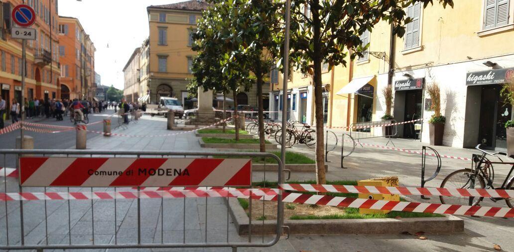 pericolo api: chiusa via emilia centro