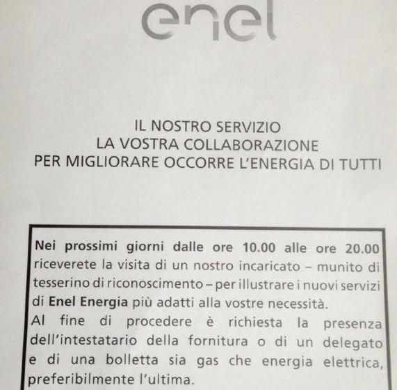 Volantini Enel in centro: "Manderemo operatore". Ma sono falsi