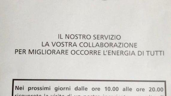 Volantini Enel in centro: "Manderemo operatore". Ma sono falsi