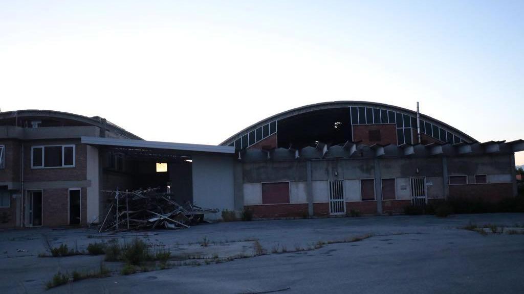 Incendio in un ex fabbrica trasformata in dormitorio da senzatetto