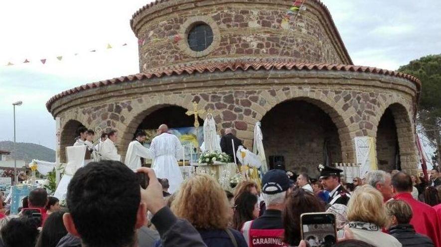 In migliaia a pregare la Madonna di Fatima 