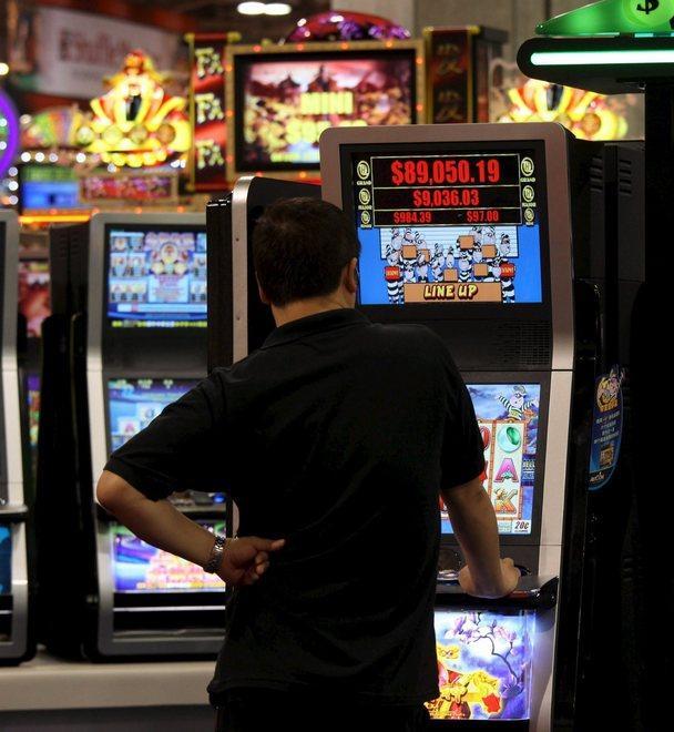 «Slot, noi costretti a licenziare» 