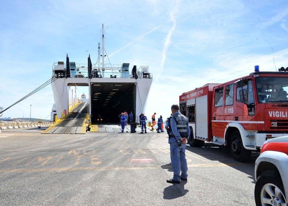 Dopo l’incendio ripartono le polemiche 