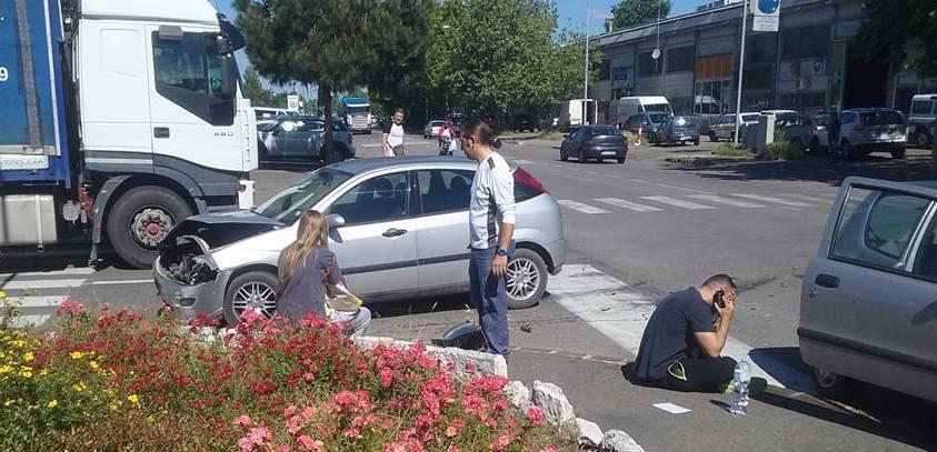 Incrocio Marinuzzi-Scarlatti: ancora un incidente tra auto