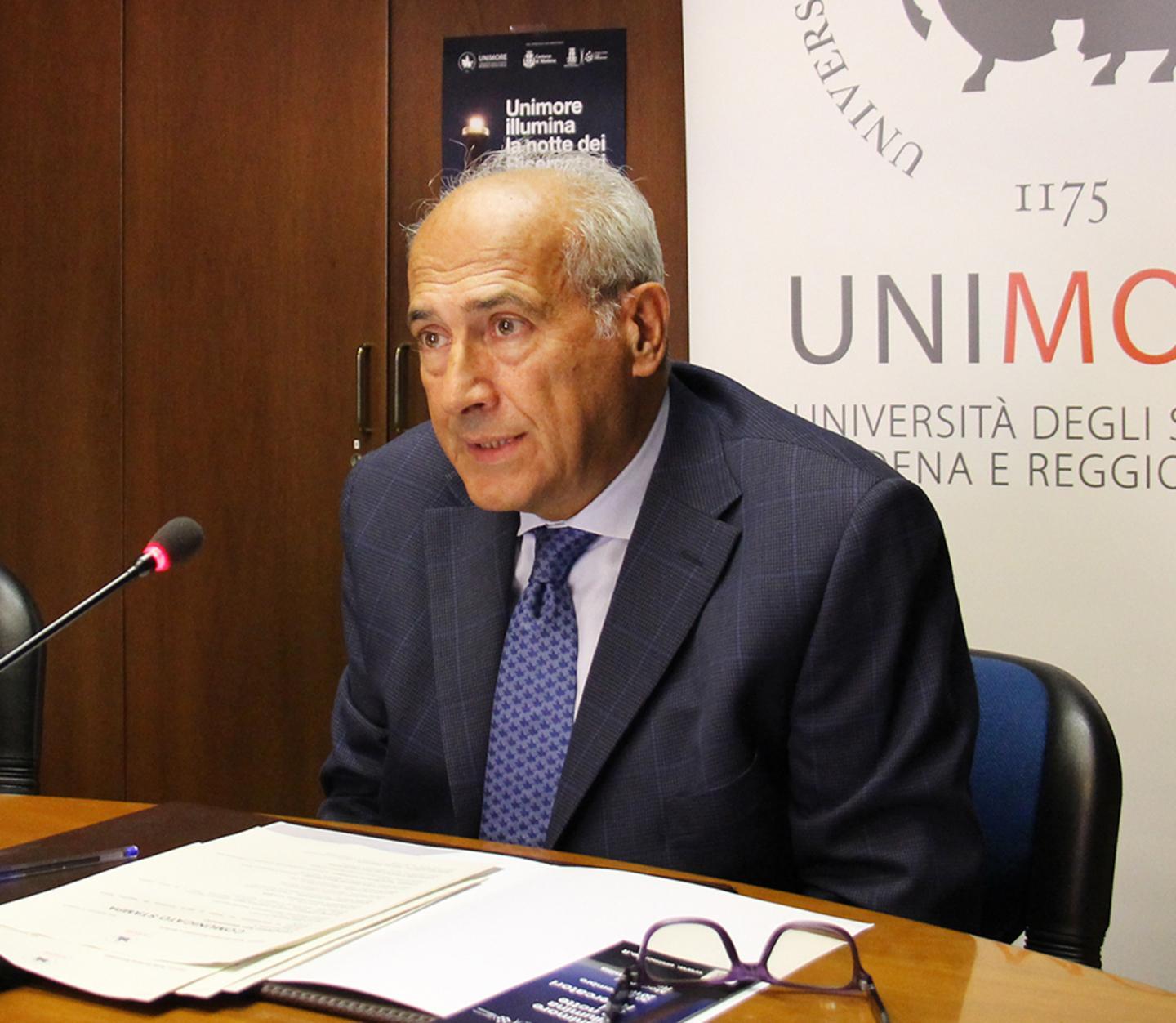 Il rettore: «Respingo ogni accusa» 