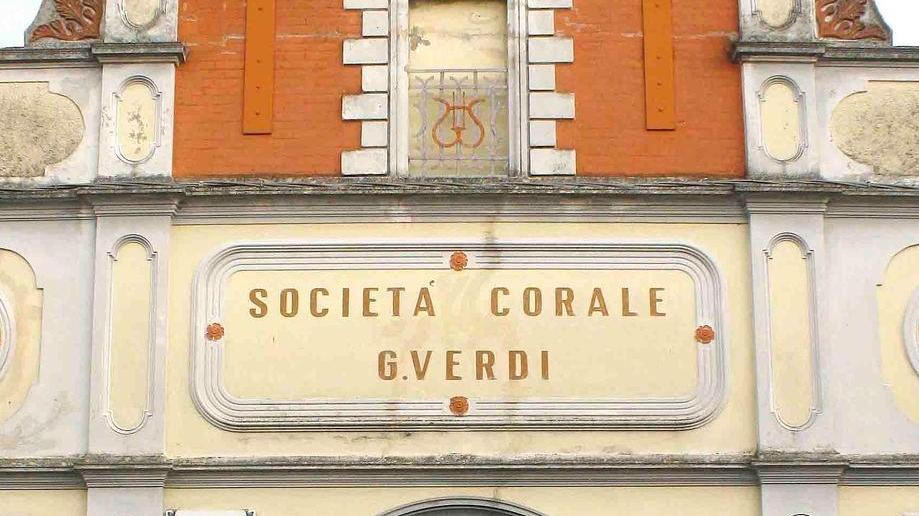 Marito e moglie comprano il teatro e lo rilanciano