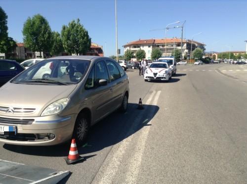 L'auto investitrice di mamma e due bambini (foto Batavia)