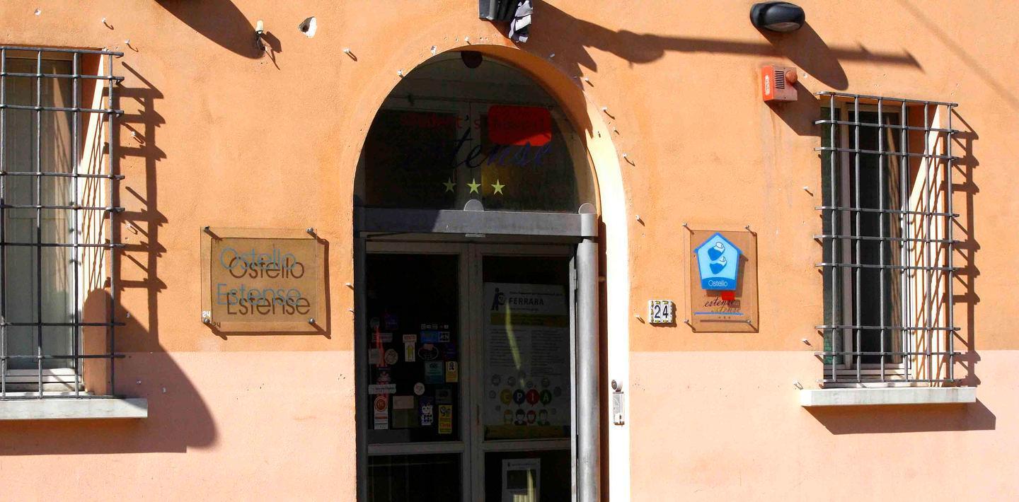 Ferrara, ostello diviso a metà tra turisti e profughi  