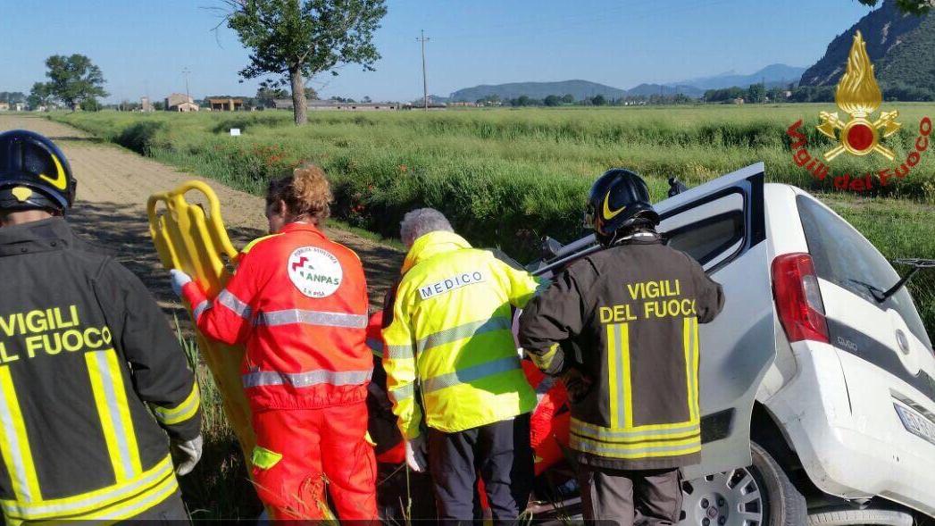 L'intervento dei vigili del fuoco a San Giuliano
