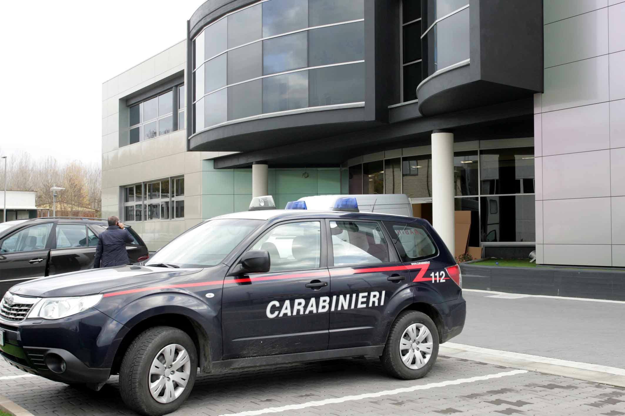 Neutralizzano l'allarme e aprono il caveau: rubate numerose pellicce
